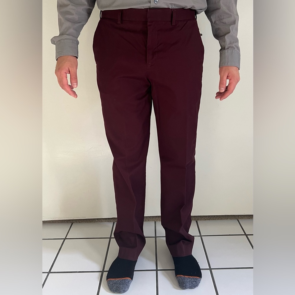 Express chino pants in maroon size 33/32